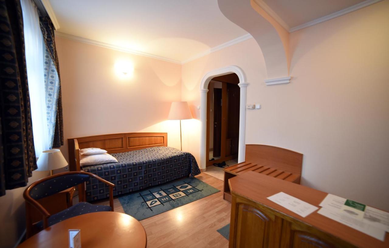 Hotel Pannonia Μίσκολτς Εξωτερικό φωτογραφία
