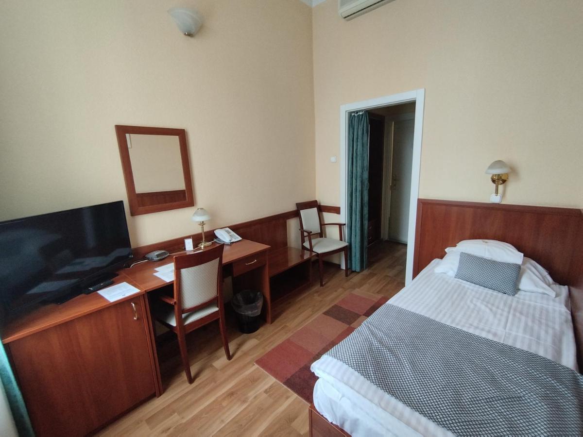 Hotel Pannonia Μίσκολτς Εξωτερικό φωτογραφία