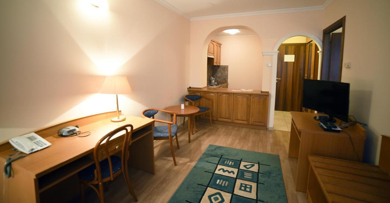 Hotel Pannonia Μίσκολτς Εξωτερικό φωτογραφία
